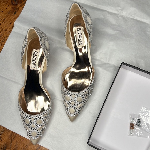 Badgley Mischka Ginny Pointed Toe Kitten heel - Picture 11 of 16